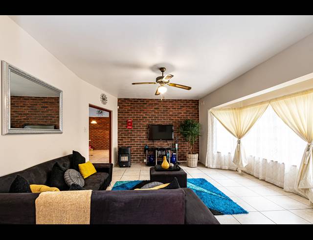 3 BEDROOM HOUSE FOR SALE IN DAWNCLIFFE